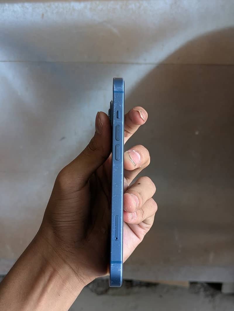 Apple iPhone 13 6
