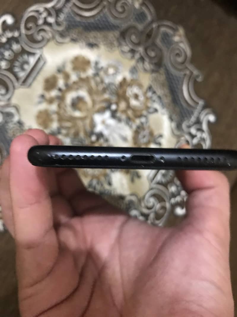 Apple iPhone 7 Plus 6
