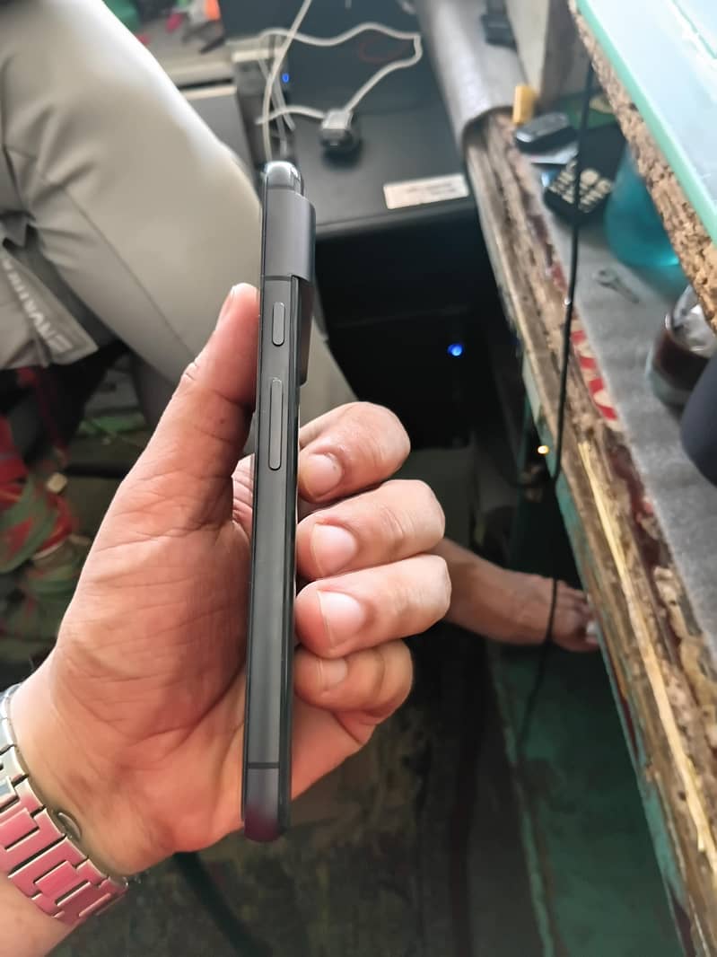 Google Pixel 8 4