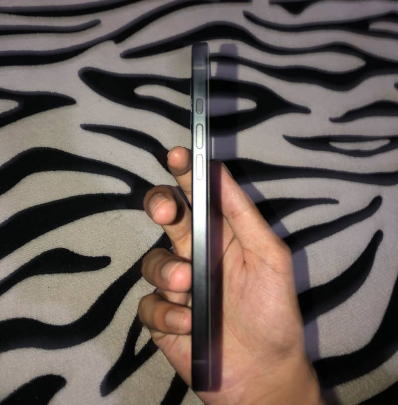 Apple iPhone 16 Plus 2
