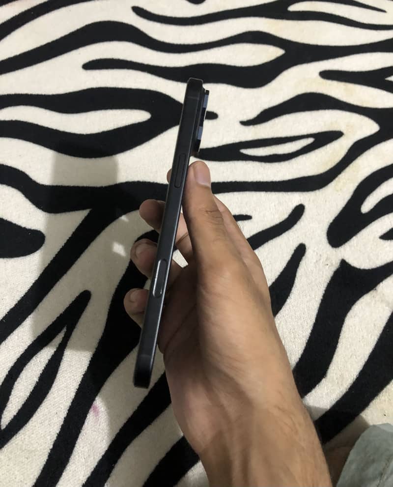 Apple iPhone 16 Plus 3