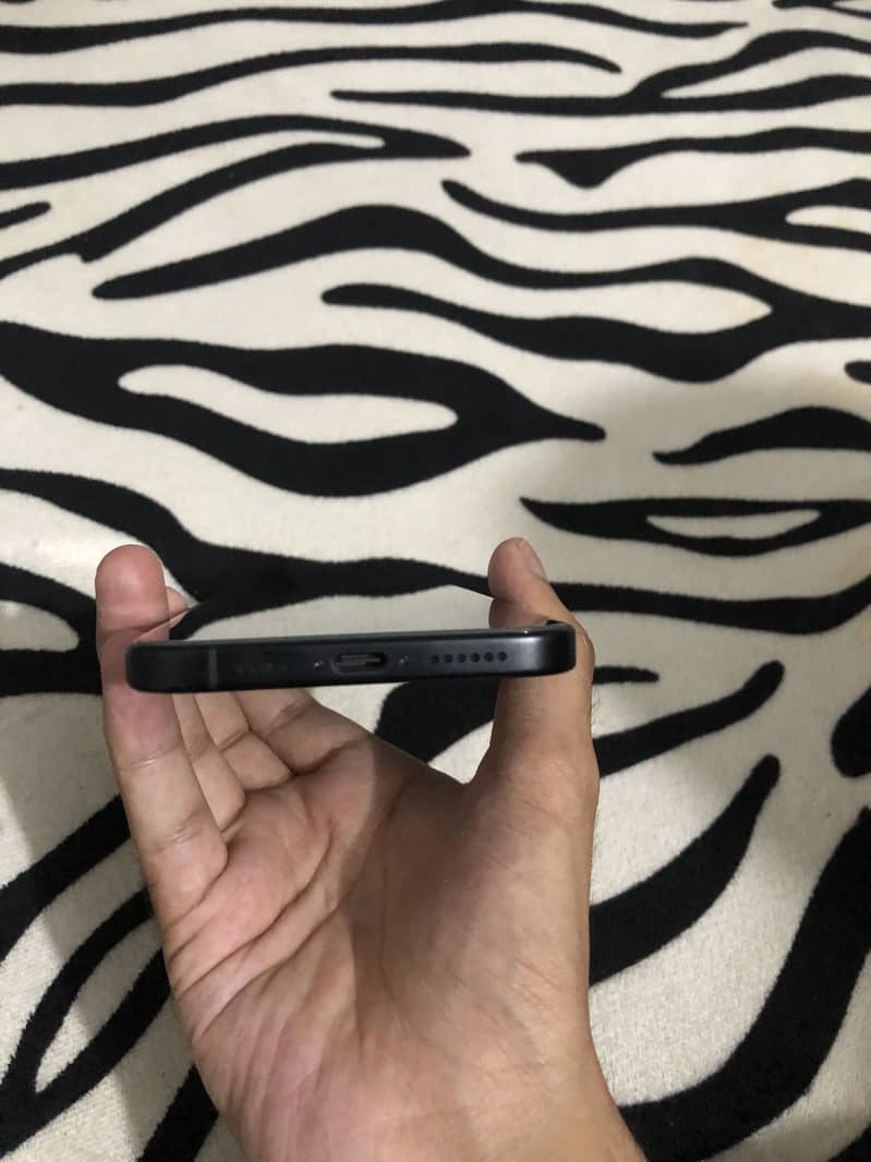 Apple iPhone 16 Plus 4