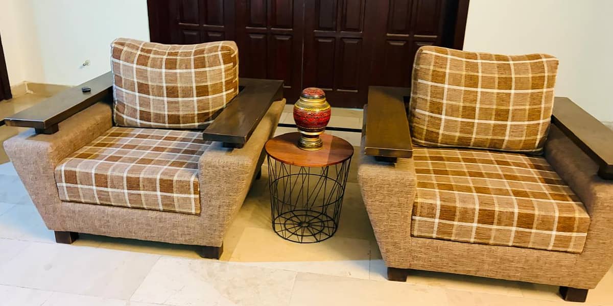 7 Seater Modern Sofa Set in Good Condition 1