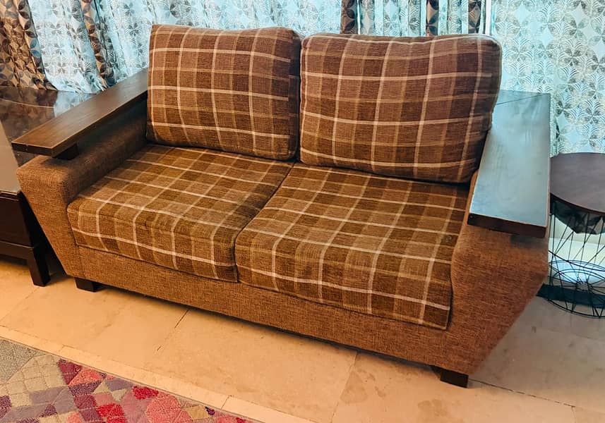 7 Seater Modern Sofa Set in Good Condition 2