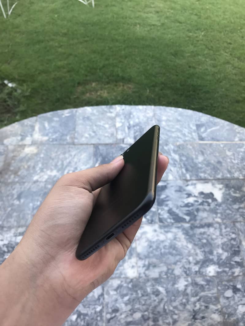 Apple iPhone 7 Plus 1