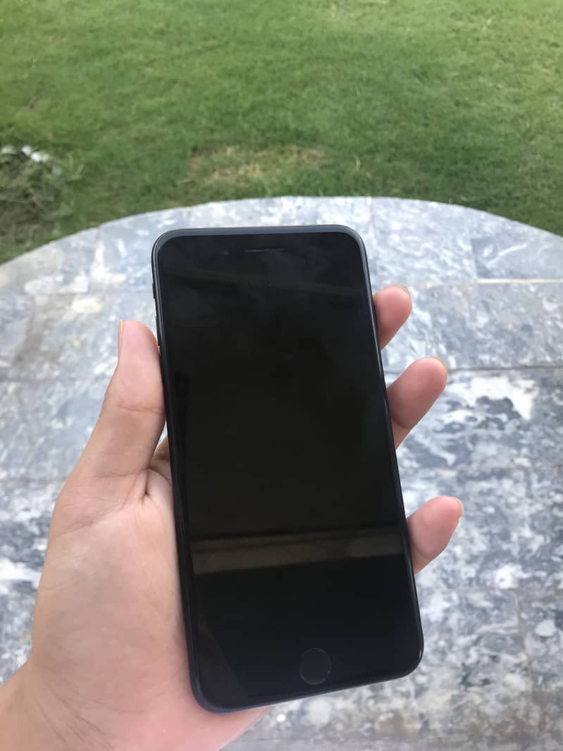 Apple iPhone 7 Plus 3