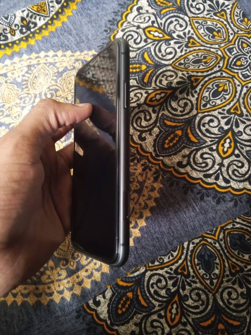 Apple iPhone 11 6