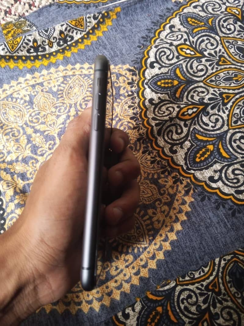 Apple iPhone 11 10