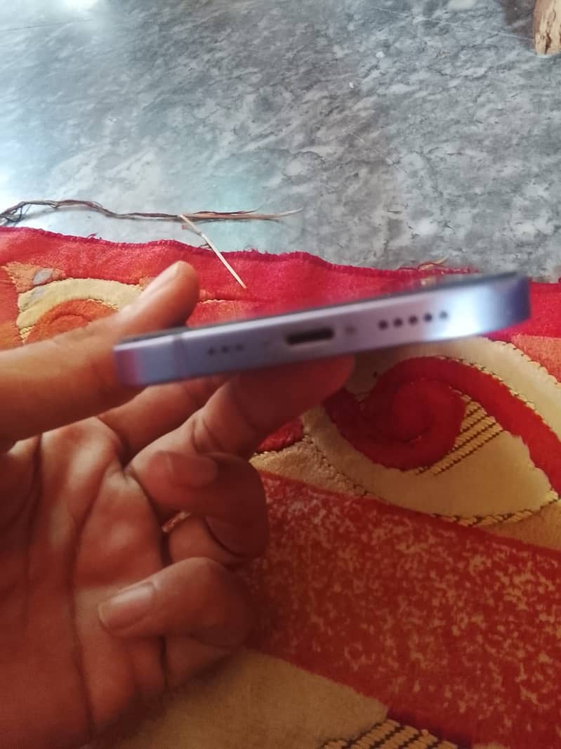 Apple iPhone 12 1