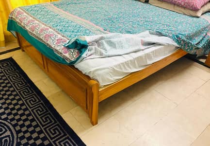 Queen size double. bed