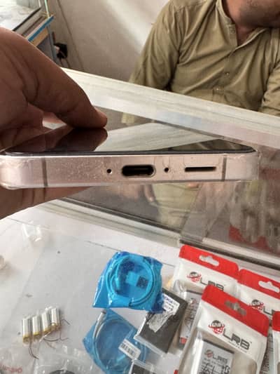 Samsung Mobile S24 fE