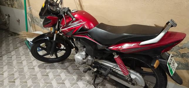 Honda cb125F