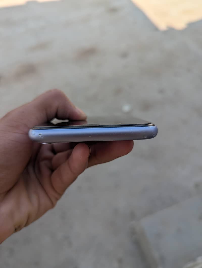 Apple iPhone 11 3