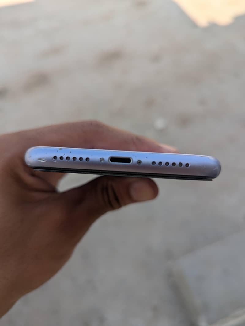 Apple iPhone 11 4