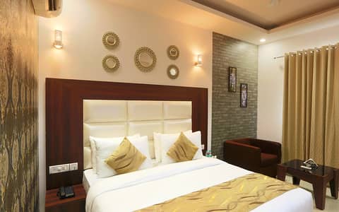 HOTEL SARTAJ Discount on 1st Booking Furnished Hotel Rooms Guest House 1Bed 2 Bed Flats