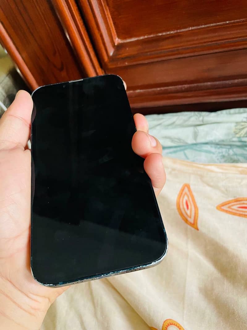 Apple iPhone 13 3