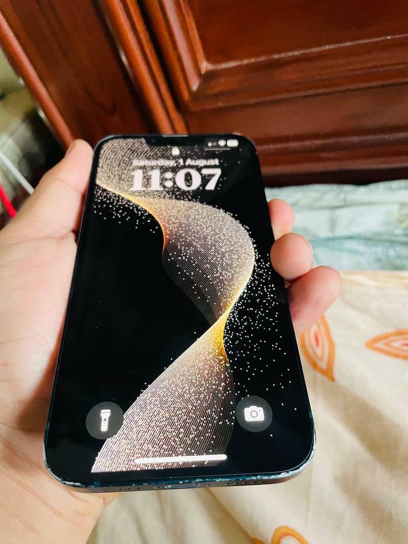 Apple iPhone 13 4