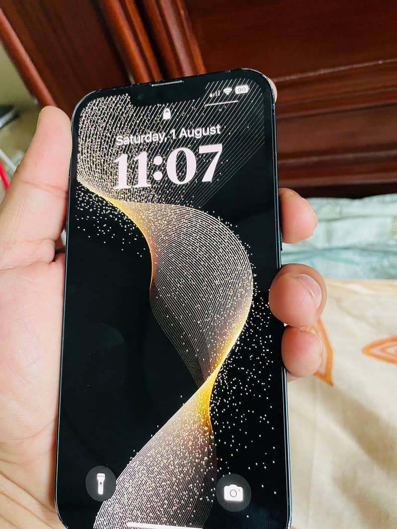Apple iPhone 13 5
