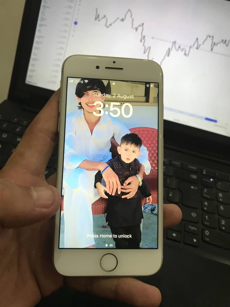 Apple iPhone 8 0