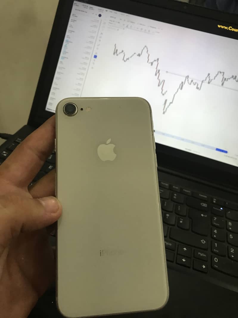 Apple iPhone 8 1
