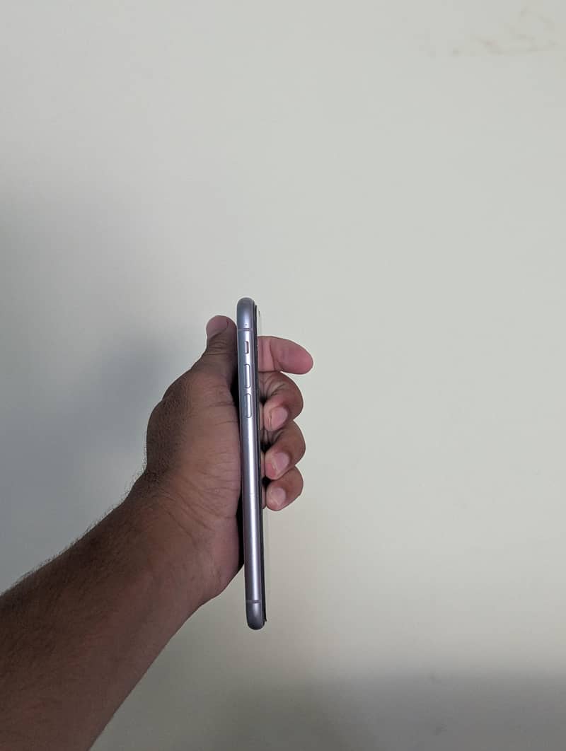 Apple iPhone 11 4