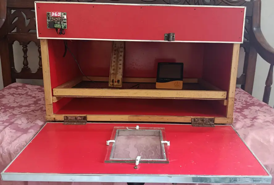 50 Egg Incubator — photo 2