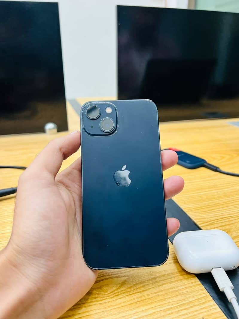 Apple iPhone 13 0
