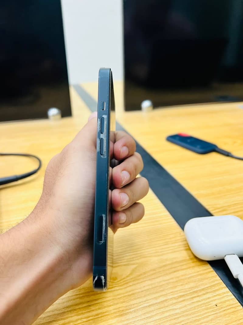 Apple iPhone 13 1