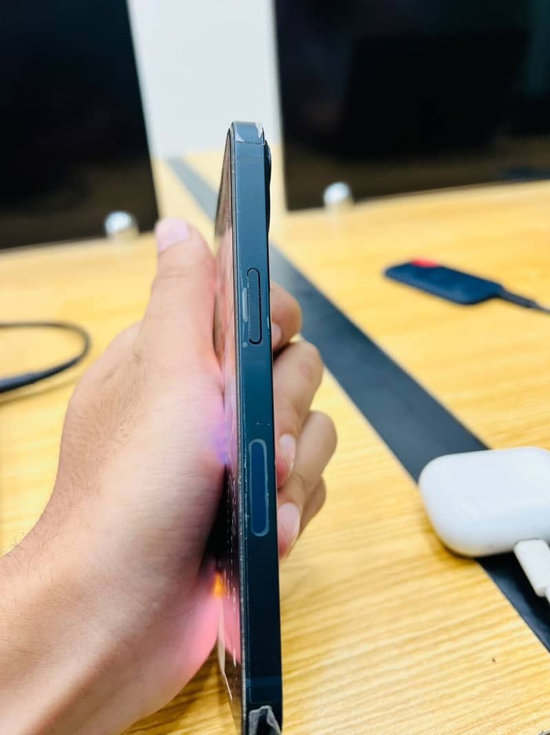 Apple iPhone 13 3