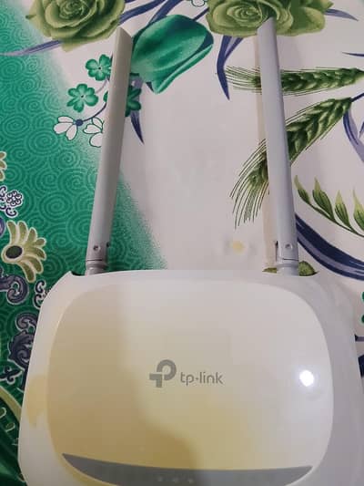 bilkul new h TP link ki h charger ke sath