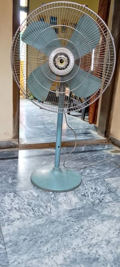 GFC 24" pedestal fan for sale