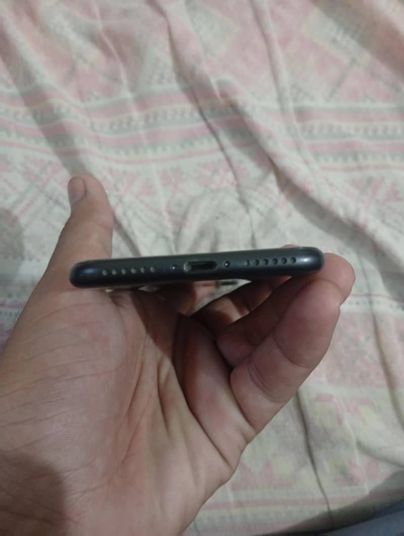 Apple iPhone 7 3