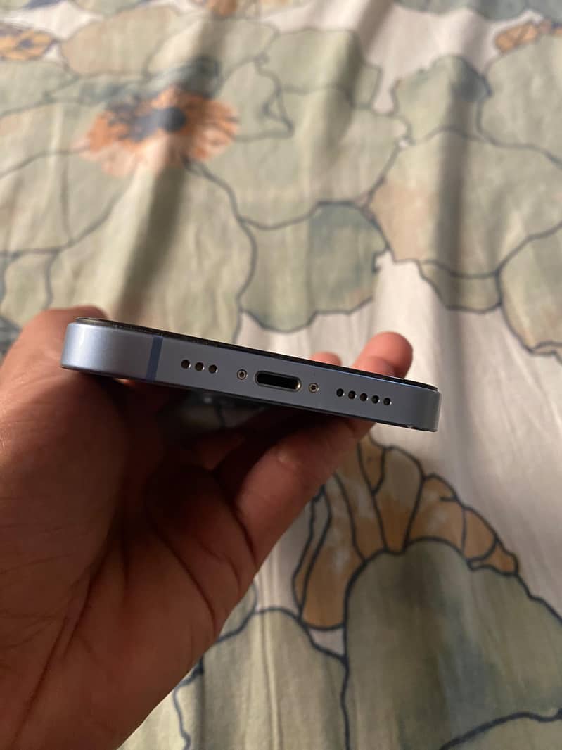 Apple iPhone 14 3