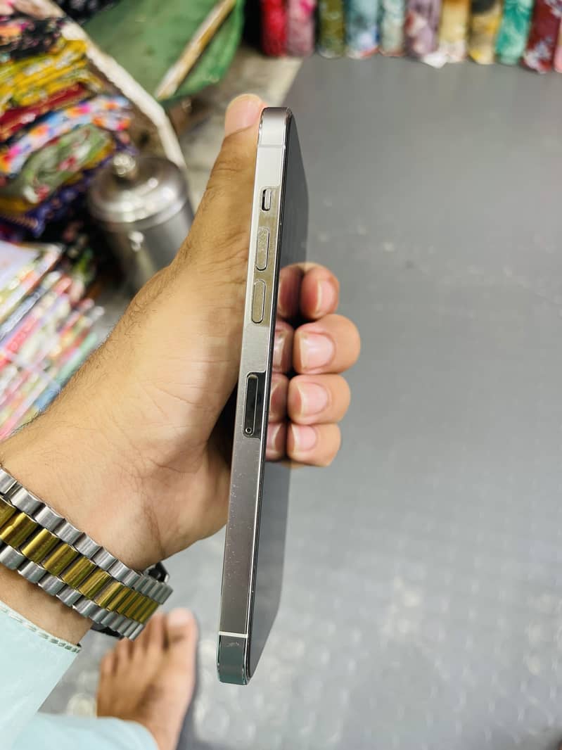 Apple iPhone 14 Pro Max 1