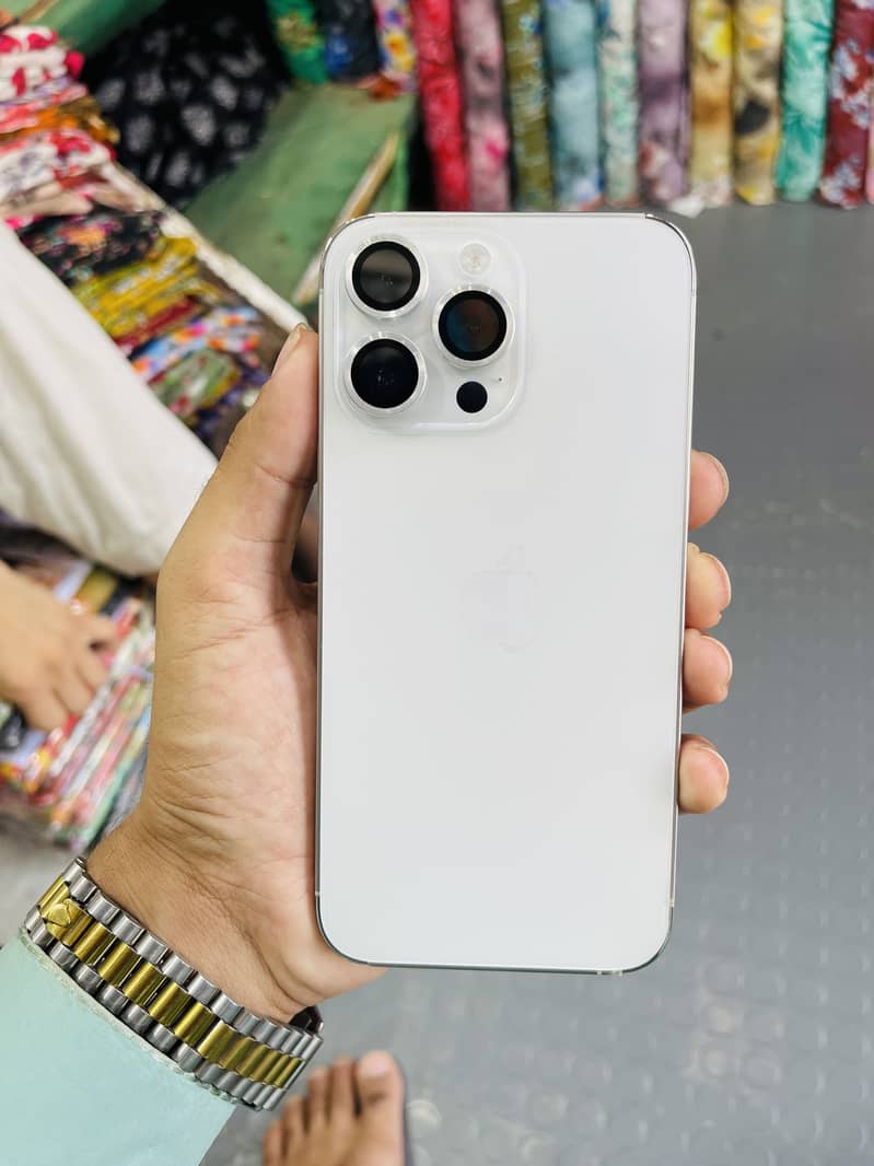 Apple iPhone 14 Pro Max 4