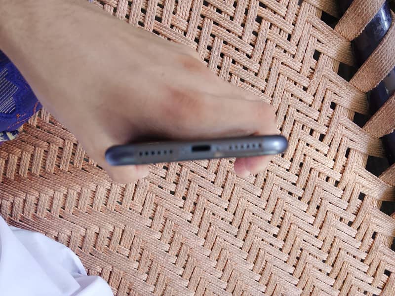 Apple iPhone 11 3