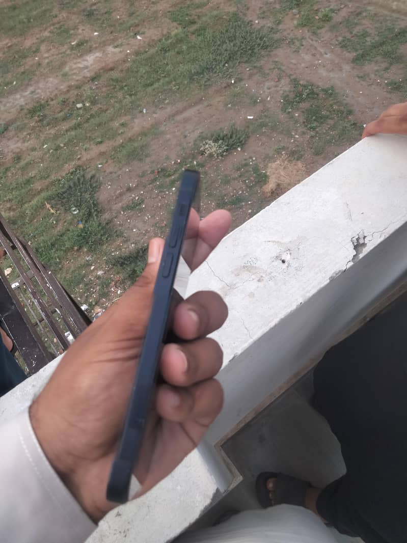 Apple iPhone 12 3