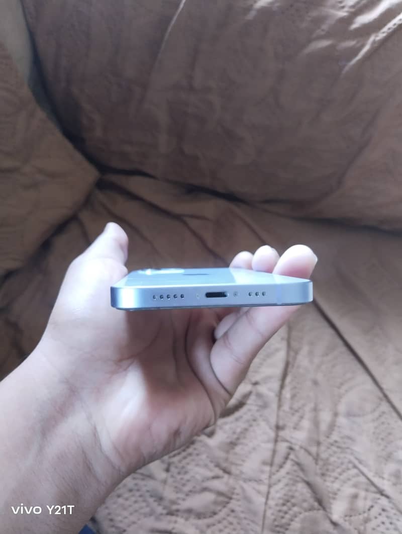 iPhone 12 6
