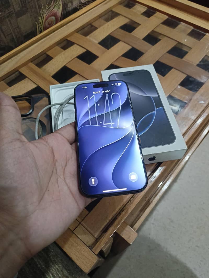 Apple iPhone 16 Pro 2