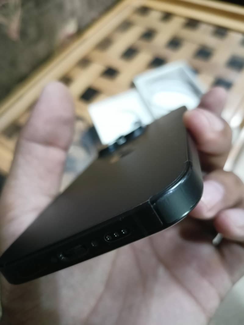 Apple iPhone 16 Pro 7