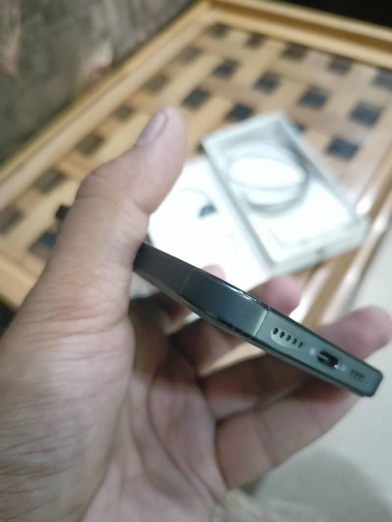 Apple iPhone 16 Pro 8