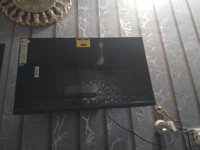 Sound Max 32" Smart LED TV | Internet/WiFi | Excellent Condition