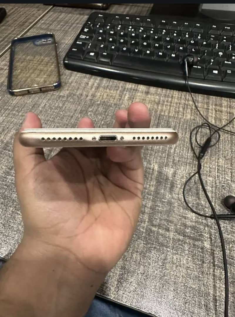 Apple iPhone 8 Plus 1
