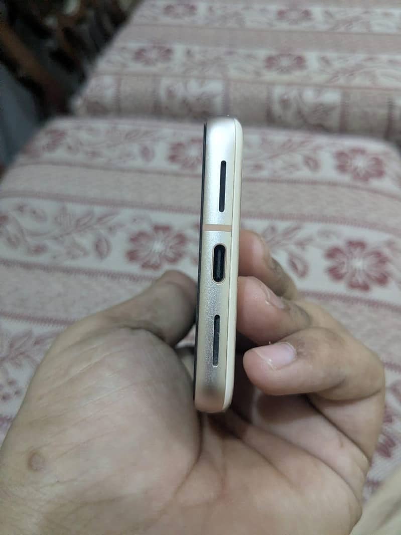 Google Pixel 8 4
