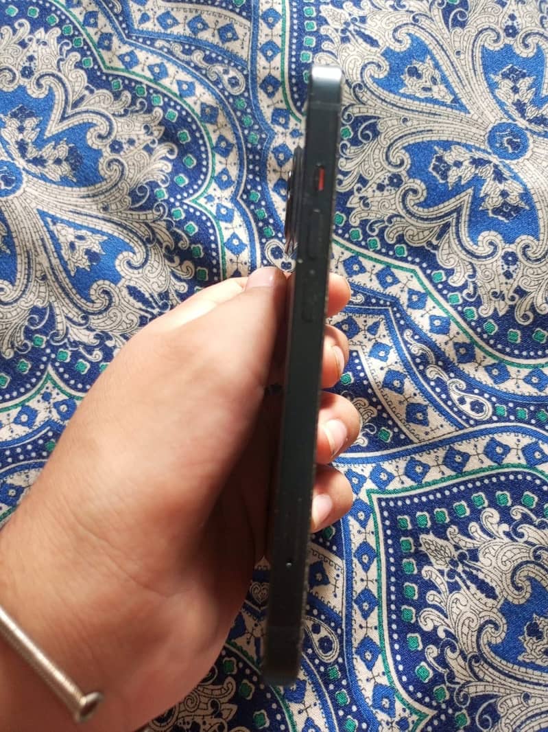 Apple iPhone 13 7
