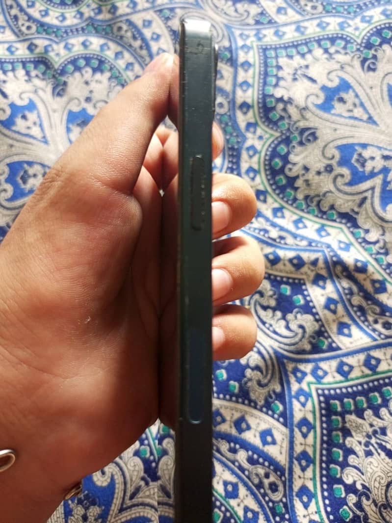 Apple iPhone 13 9