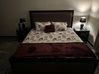 Custom Wooden King Size Bed Set (10/10 Condition)