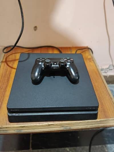 Ps4 slim 1 tb with 2 controllers