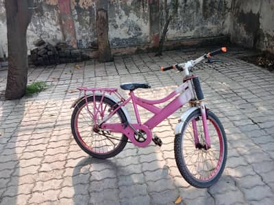 selling a cycle for girls (( urgent sale))