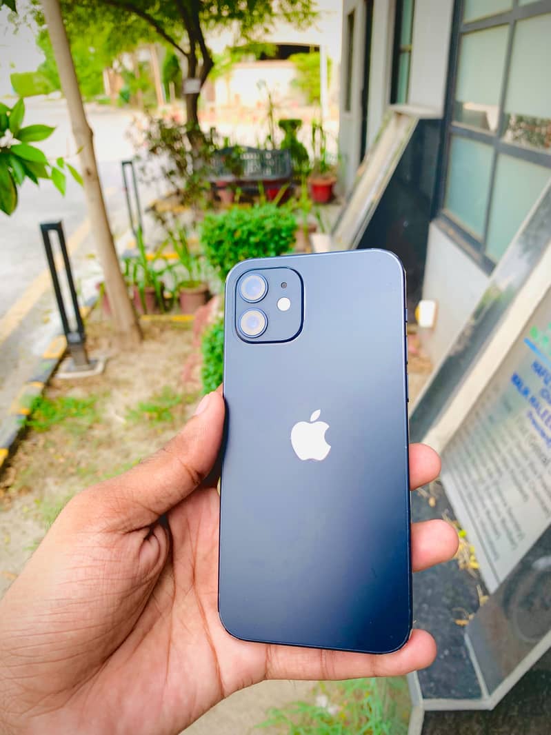 iPhone 12 0